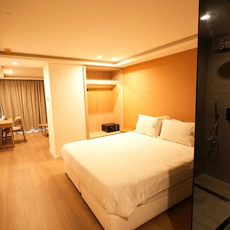 Blue Harbour Boutique Aparthotel Ayia Napa Bagian luar foto