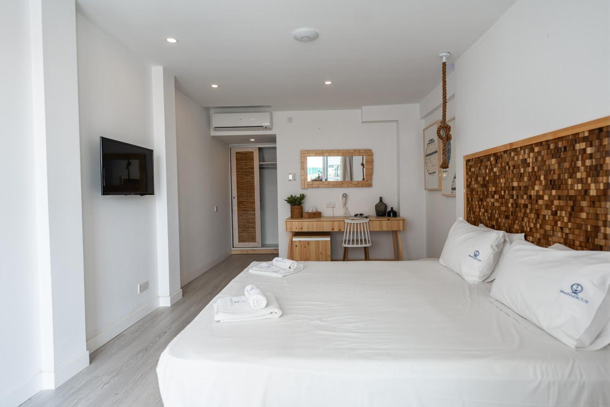 Blue Harbour Boutique Aparthotel Ayia Napa Bagian luar foto