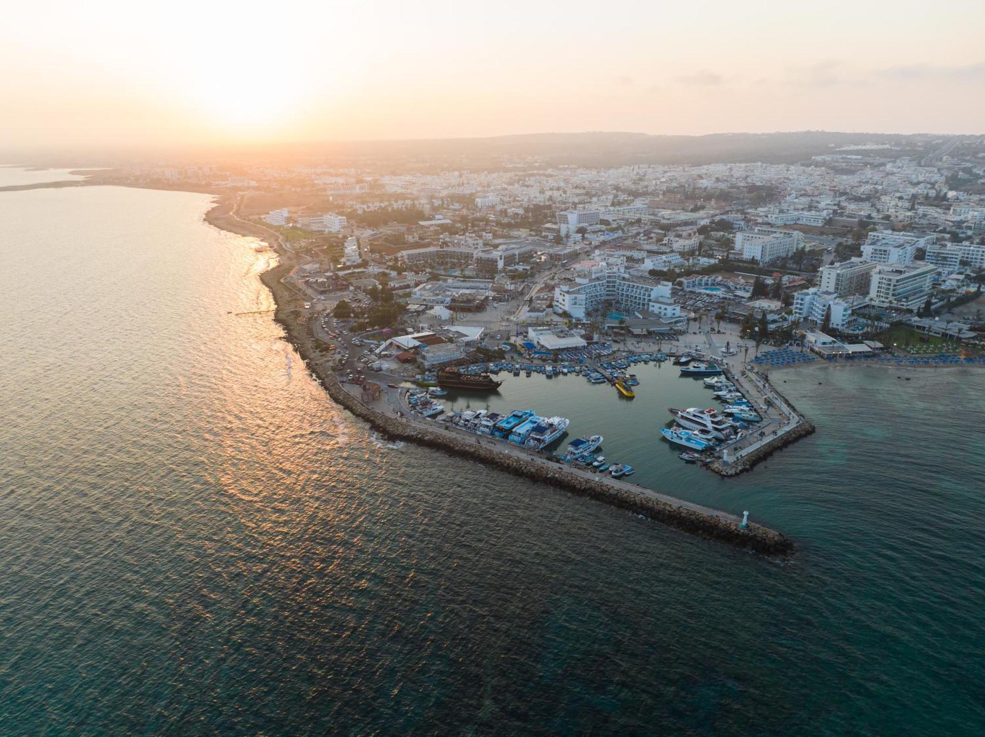 Blue Harbour Boutique Aparthotel Ayia Napa Bagian luar foto