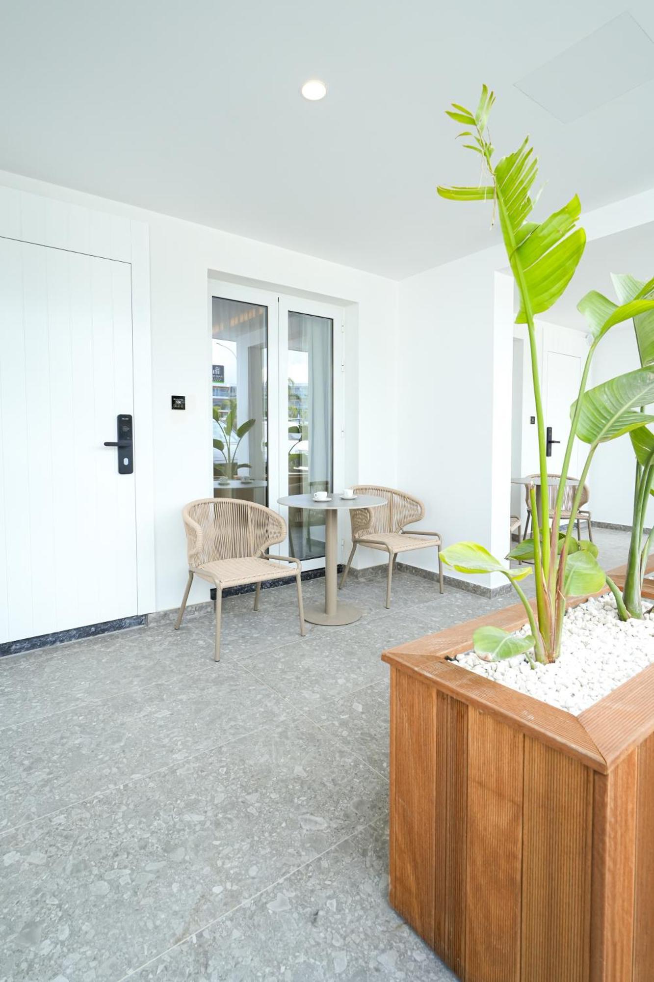 Blue Harbour Boutique Aparthotel Ayia Napa Bagian luar foto